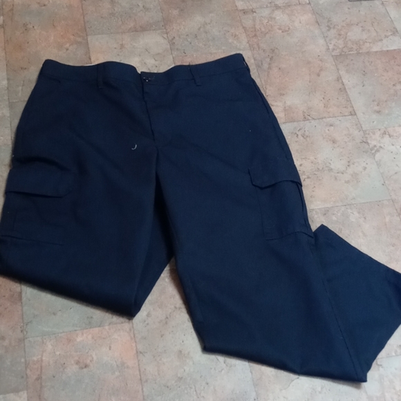 Red cap. Navy work pants - Picture 1 of 6